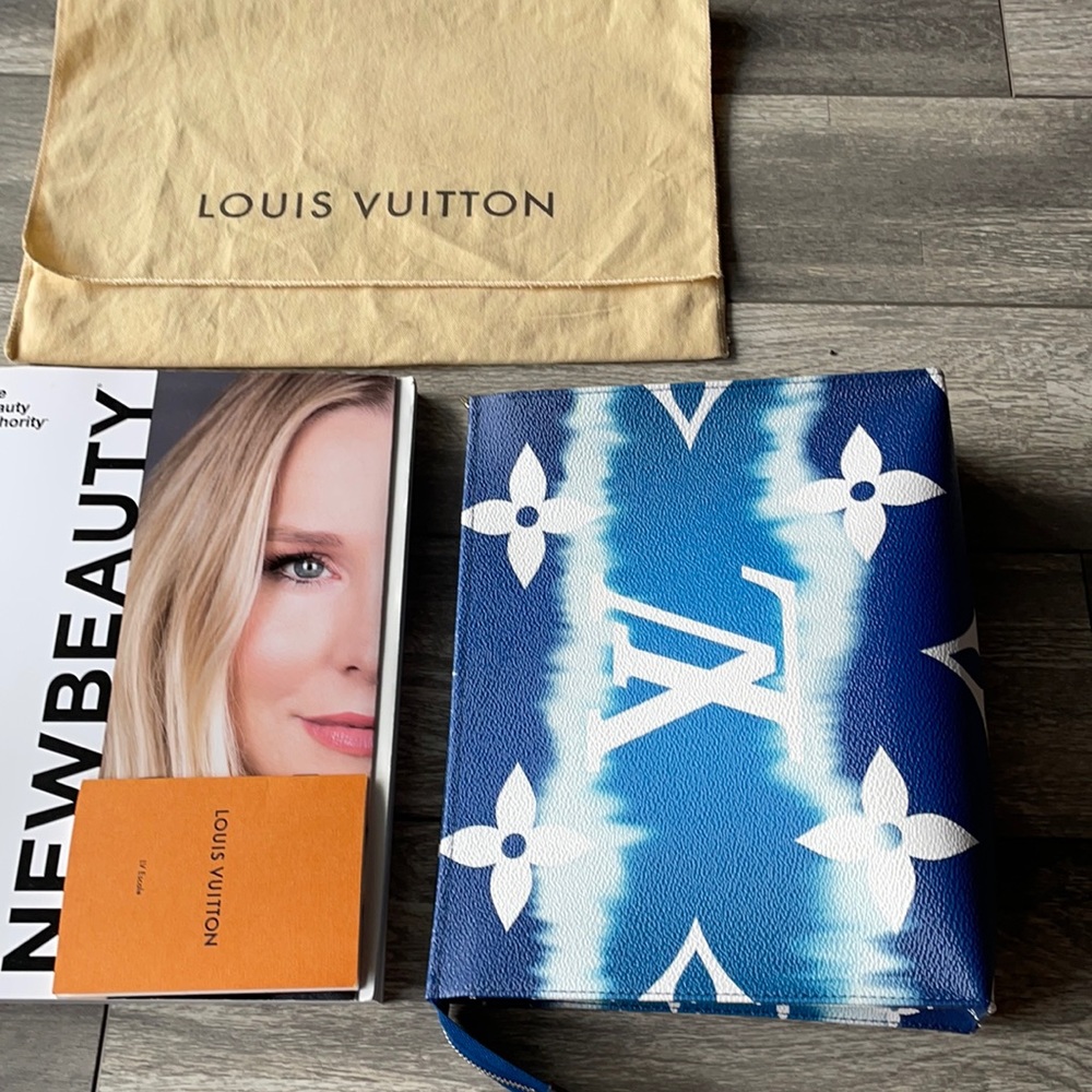 Authentic $1,040 Louis Vuitton Toiletry Pouch 26